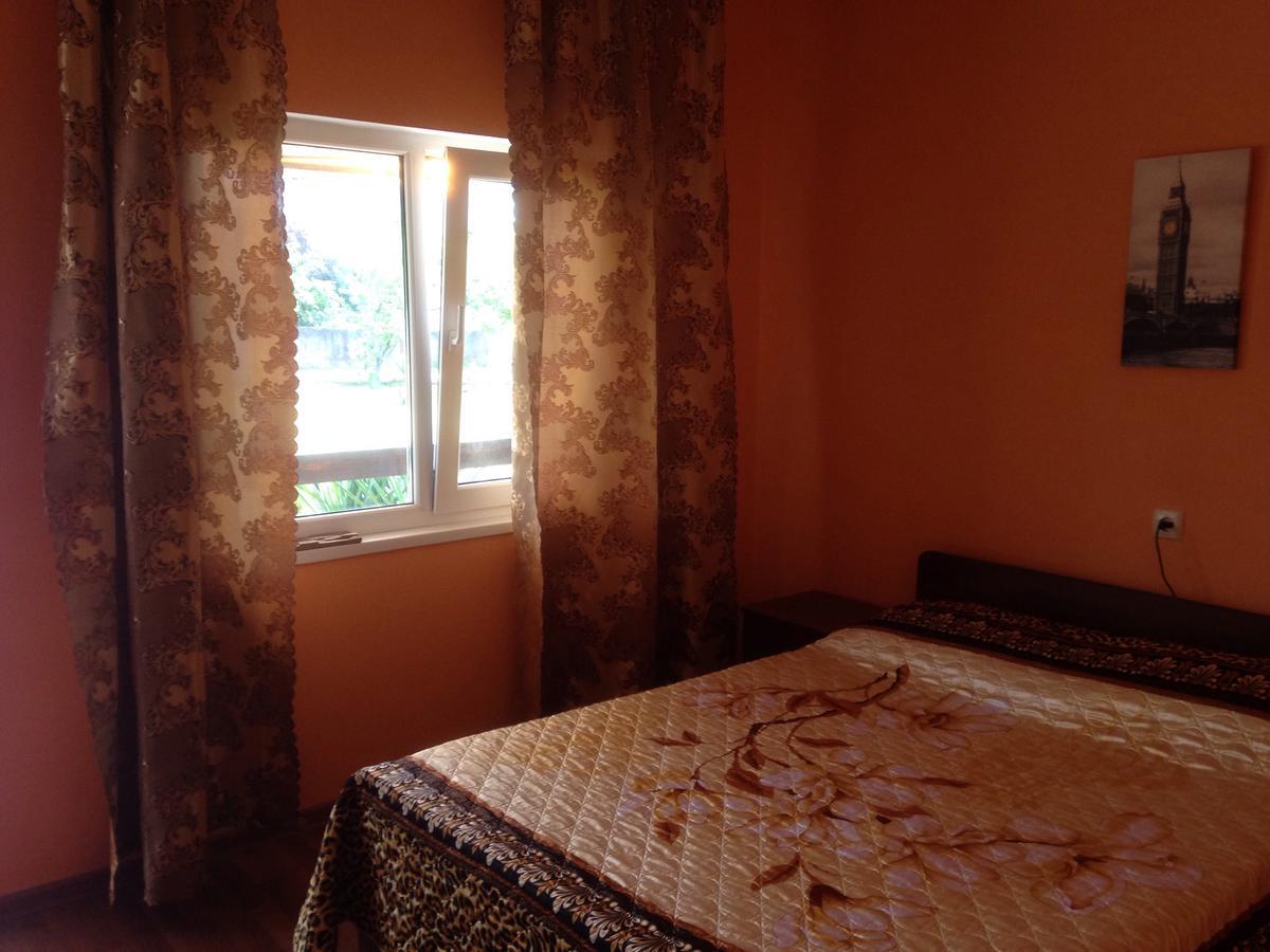Изабелла Hotell Pizunda Exteriör bild