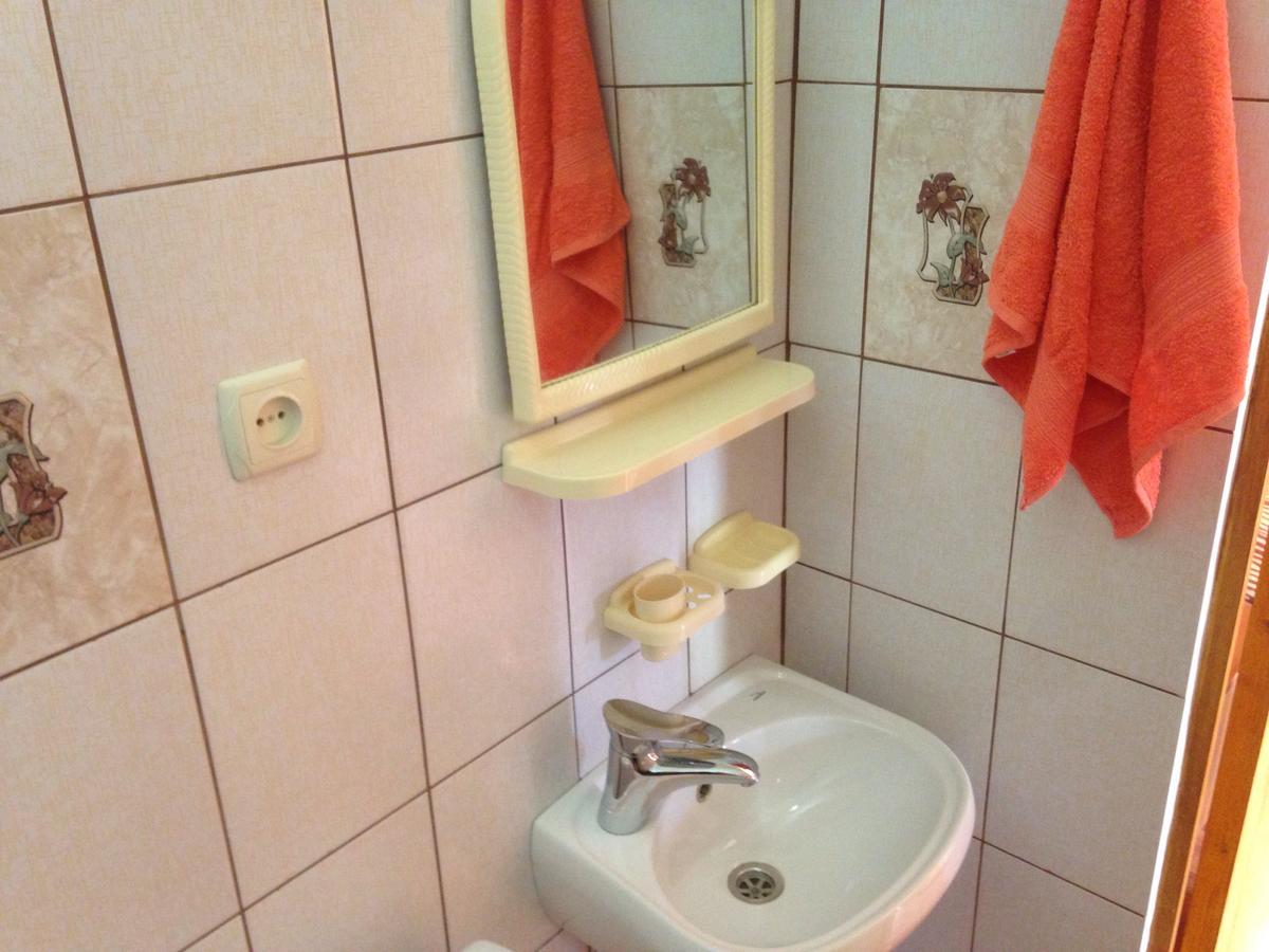 Изабелла Hotell Pizunda Exteriör bild